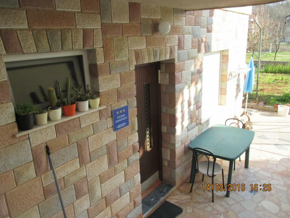 Apartments Sandra Novigrad Istria Exterior foto