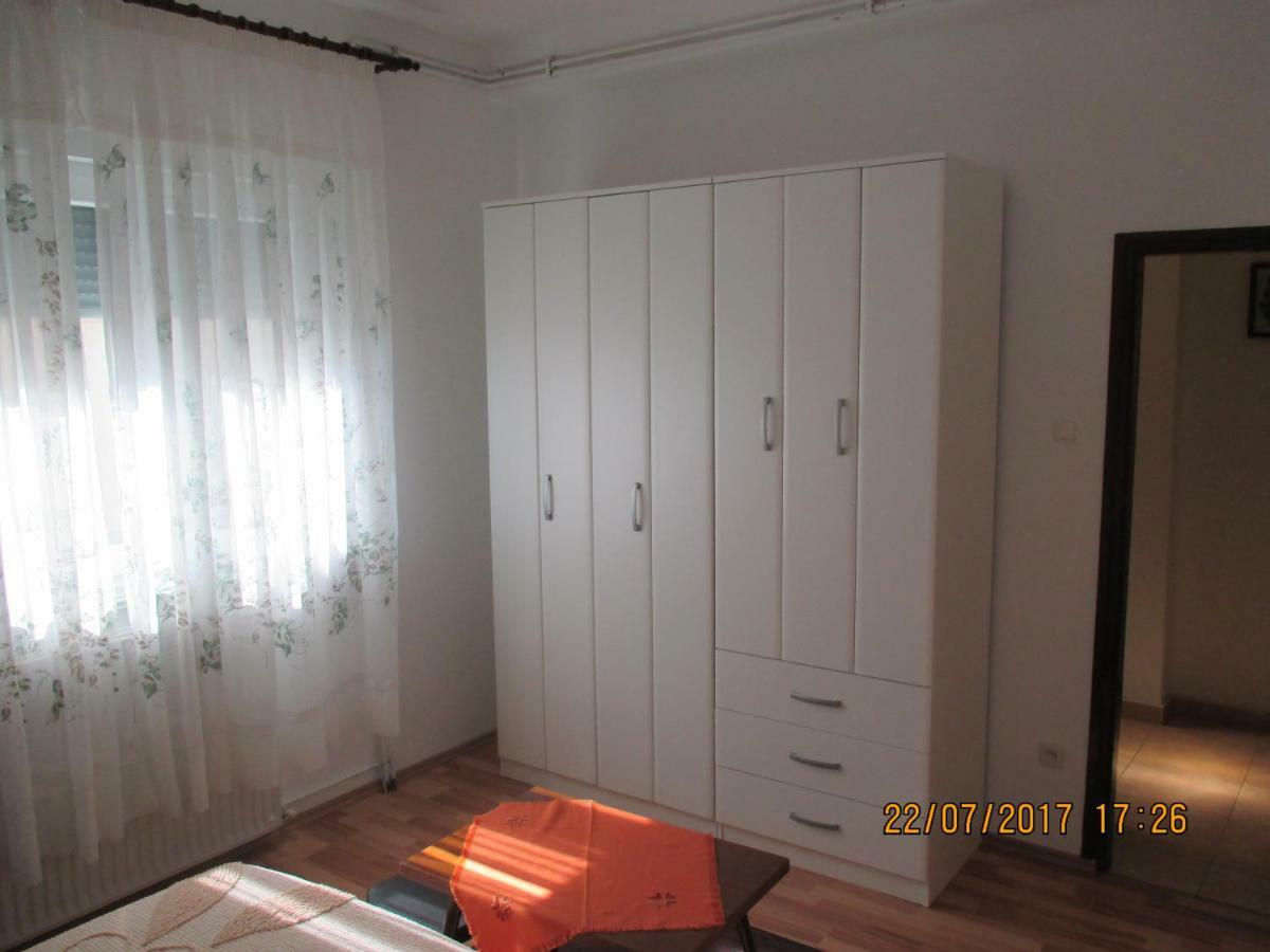 Apartments Sandra Novigrad Istria Exterior foto