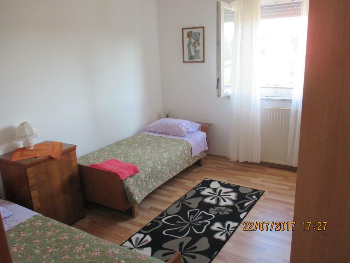 Apartments Sandra Novigrad Istria Exterior foto